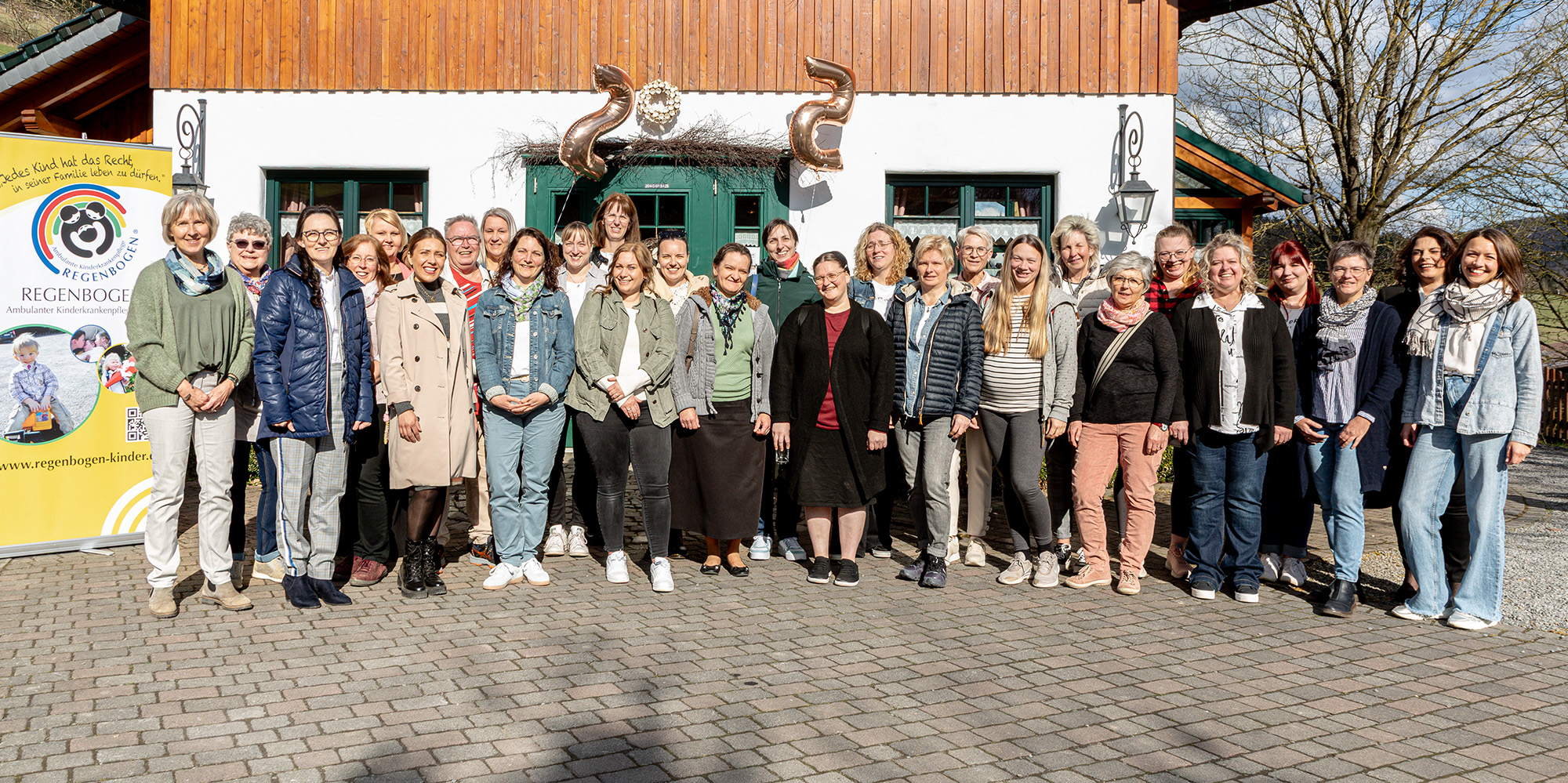 Das Team von Regenbogen Kinder bei einem Firmenevent bei Heinemanns Hof